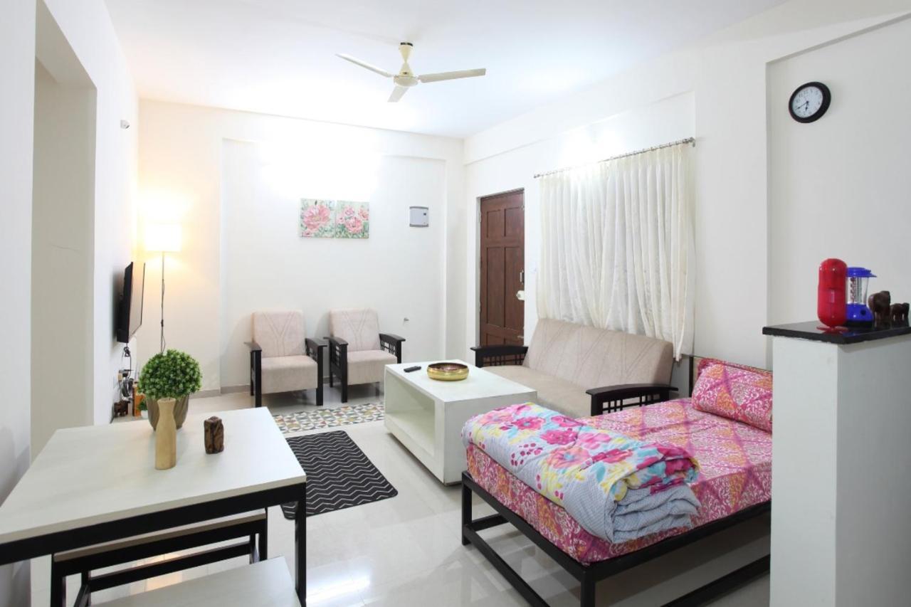 Qualtems Guest House-With Ac Options Bangalore Buitenkant foto